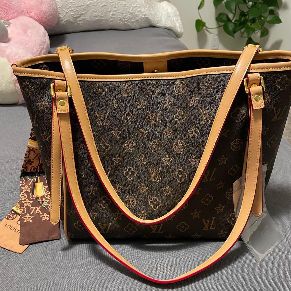👜 Louis Vuitton Brown and Tan Monogrammed Bag